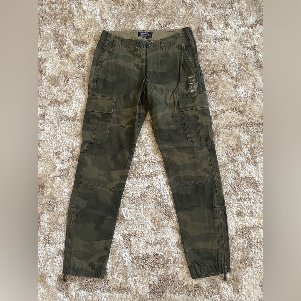 NWT Abercrombie & Fitch Olive Cargo Pants